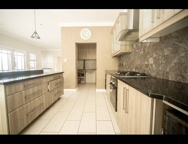 3 BEDROOM FREEHOLD FOR SALE IN BEACON BAY